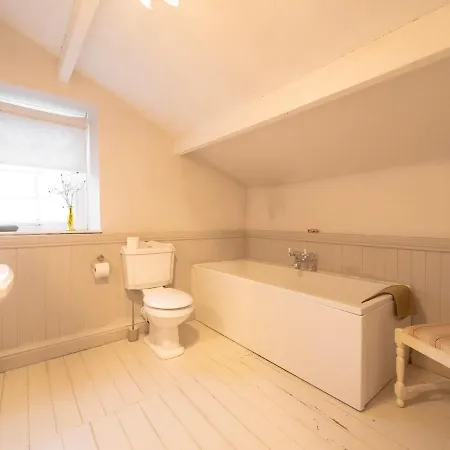 The Old Cookery & Free Parking Goldsborough